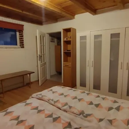 Fully Equipped Family House For Recreation, 5 Cars Free Parking بيت للعطل *